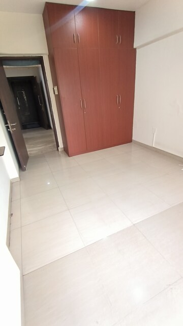 Room in 3 BHK Apartment at Prabhadevi – for Rent