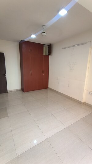 Room in 3 BHK Apartment at Prabhadevi – for Rent