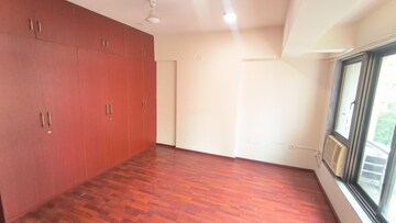 Room in 3 BHK Apartment at Prabhadevi – for Rent