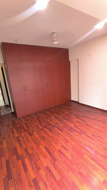 Room in 3 BHK Apartment at Prabhadevi – for Rent