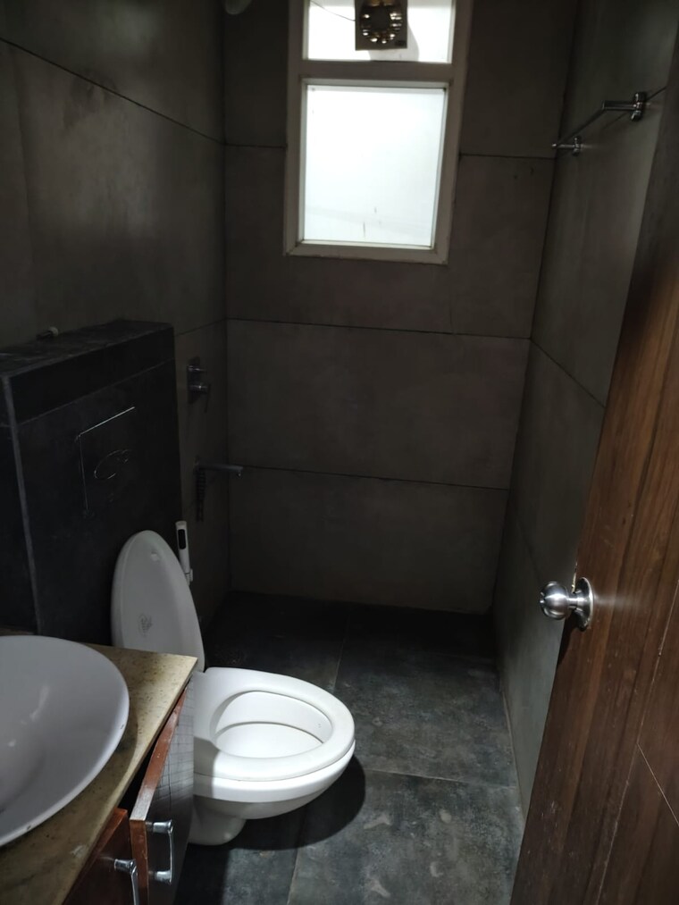 Bathroom, dhakoli 3 Bedroom 118 Sq.Yd. Apartment In Dhakoli Zirakpur 9264625