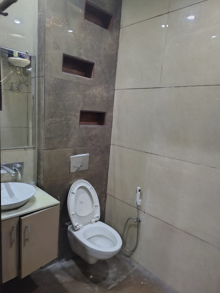 Bathroom, dhakoli 3 Bedroom 118 Sq.Yd. Apartment In Dhakoli Zirakpur 9264625
