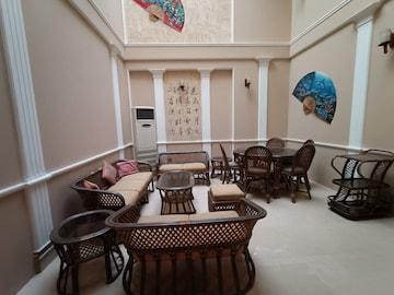 Living Room in 2 BHK Independent House at Gomti Nagar – for Rent