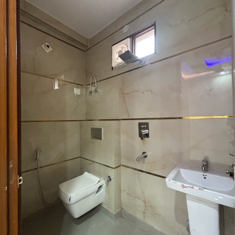 Bathroom, dwarka mor 3 Bedroom 950 Sq.Ft. Builder Floor In Dwarka Mor Delhi 9264681