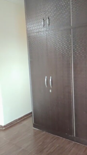 Room in 2.5 BHK Apartment at Raj Nagar Extension – for Sale