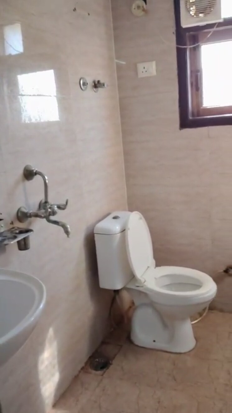 Attached Bathroom, raj nagar extension 2.5 Bedroom 1185 Sq.Ft. Apartment In Raj Nagar Extension Ghaziabad 9264686
