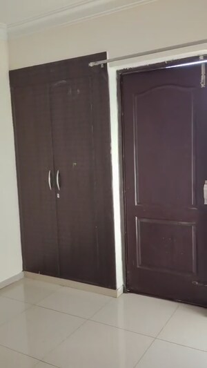 Room in 2.5 BHK Apartment at Raj Nagar Extension – for Sale