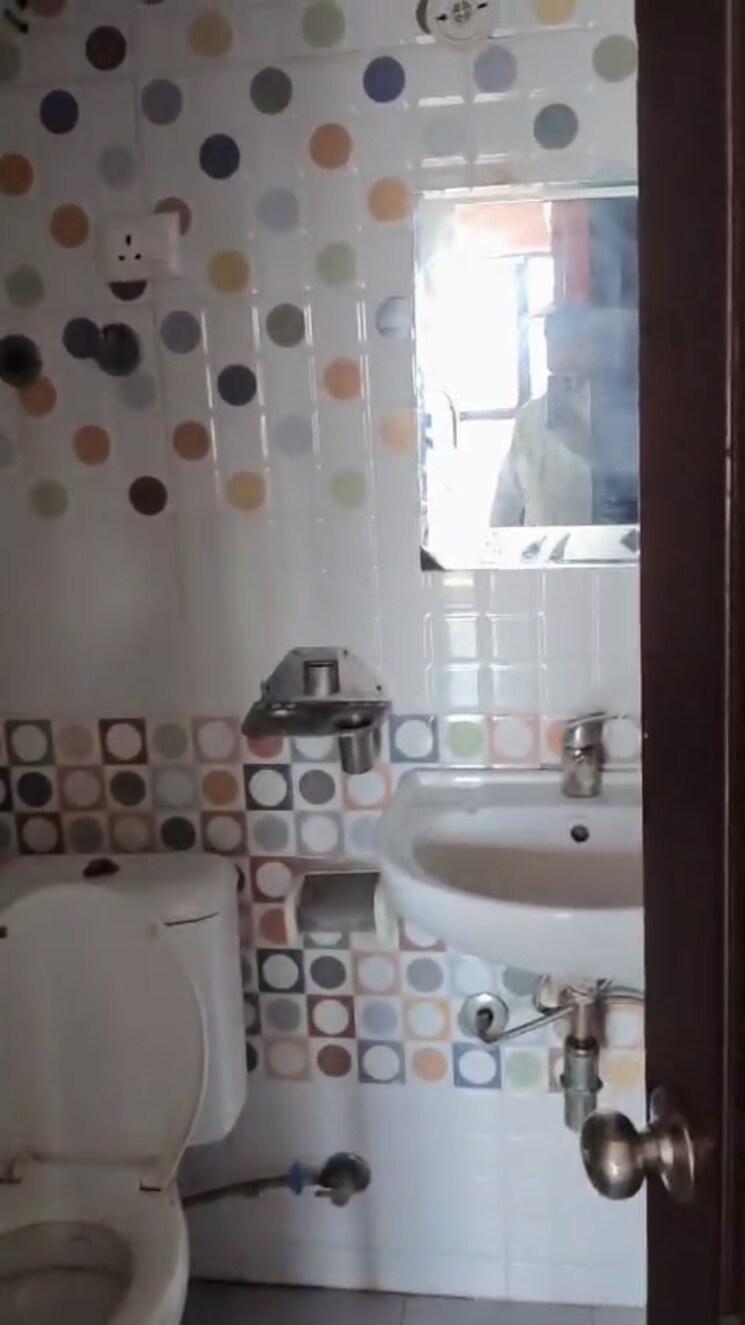 Bathroom, raj nagar extension 2.5 Bedroom 1185 Sq.Ft. Apartment In Raj Nagar Extension Ghaziabad 9264686