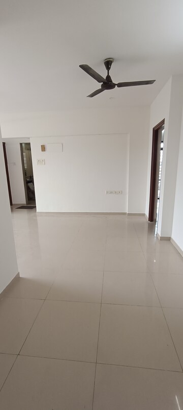 2 BHK Apartment For Rent in Living Essence, Kandivali East