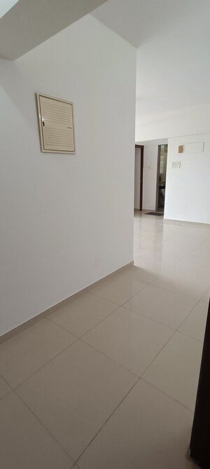 Room in 2 BHK Apartment at Living Essence, Kandivali East – for Rent