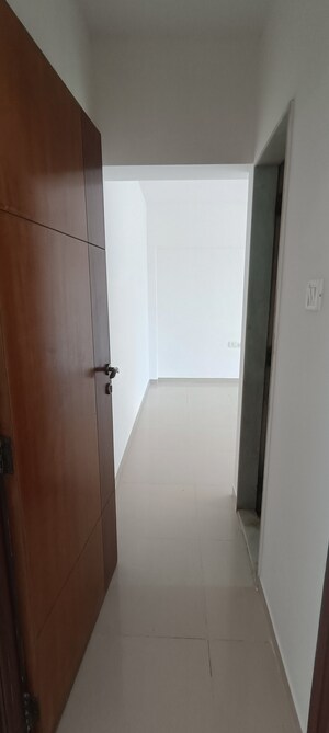 Room in 2 BHK Apartment at Living Essence, Kandivali East – for Rent