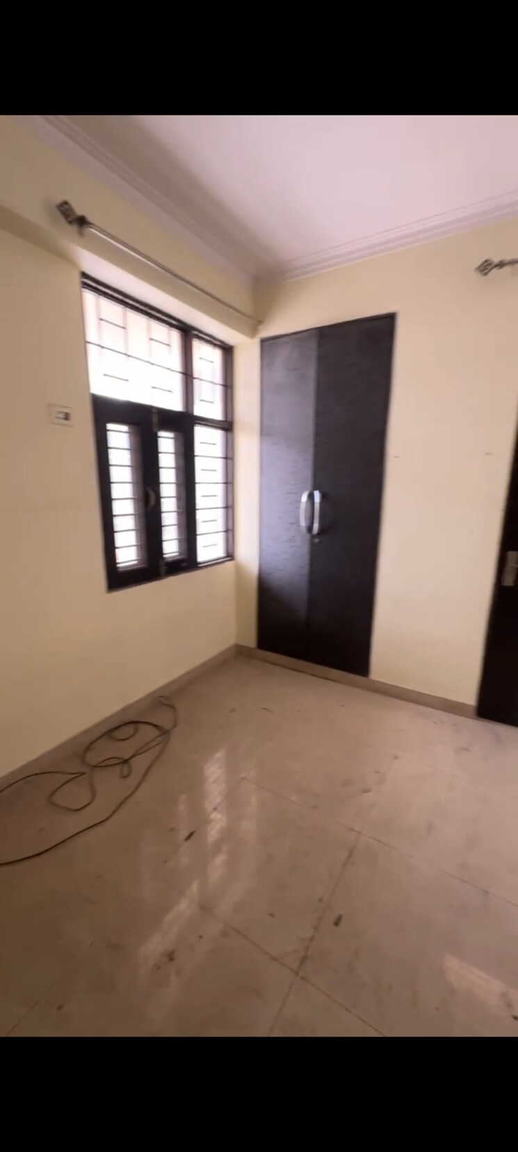 Room, abhay khand 2 2.5 Bedroom 1400 Sq.Ft. Apartment In Abhay Khand 2 Ghaziabad 9264732