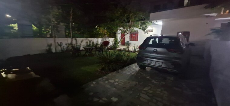  Parking, sector 23 2 Bedroom 3000 Sq.Ft. Independent House In Sector 23 Gurgaon 9264777