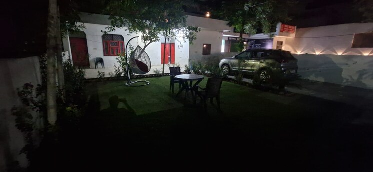  Parking, sector 23 2 Bedroom 3000 Sq.Ft. Independent House In Sector 23 Gurgaon 9264777