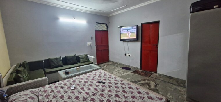Bedroom, sector 23 2 Bedroom 3000 Sq.Ft. Independent House In Sector 23 Gurgaon 9264777