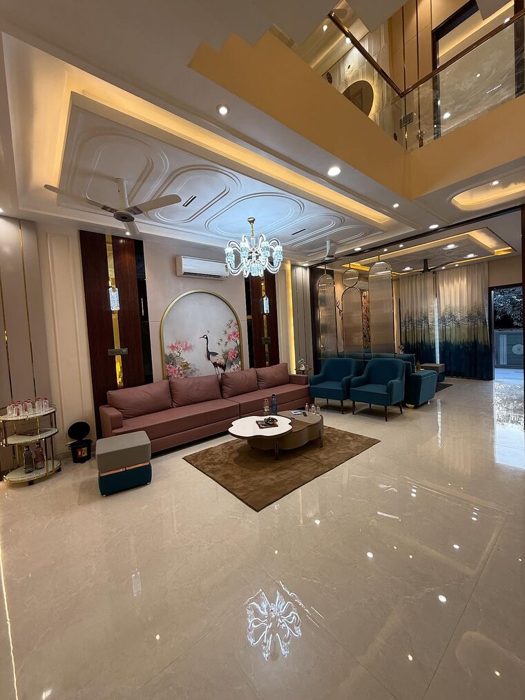 Living Room, ashok vihar 5 Bedroom 320 Sq.Yd. Independent House In Ashok Vihar Delhi 9264782