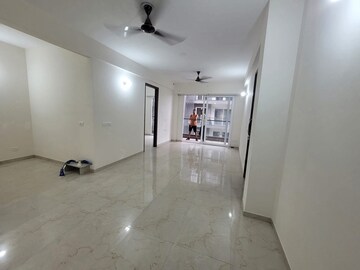 Building Lobby in 3.5 BHK Builder Floor at Smart World Gems, Sector 89 – for Sale