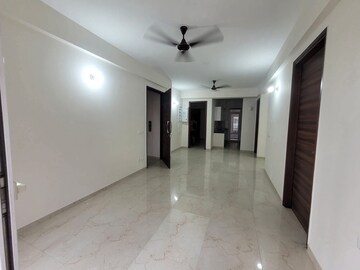 Building Lobby in 3.5 BHK Builder Floor at Smart World Gems, Sector 89 – for Sale