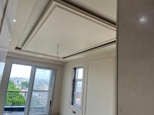 Room in 3 BHK Builder Floor at Sector 9 – for Rent