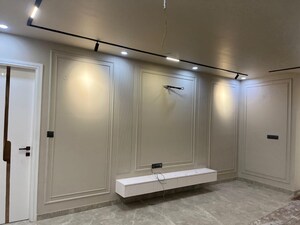 Room in 3 BHK Builder Floor at Sector 9 – for Rent