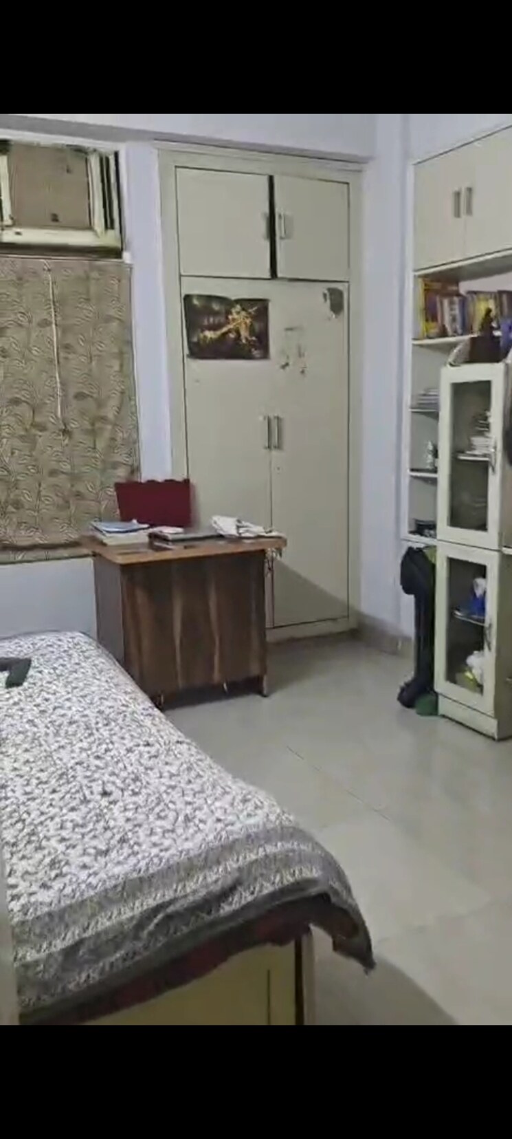 Room, vaibhav khand 3 Bedroom 1900 Sq.Ft. Apartment In Vaibhav Khand Ghaziabad 9264820