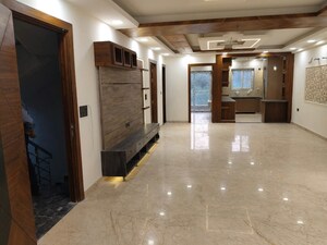 Building Lobby in 4 BHK Builder Floor at Green Fields Colony – for Sale