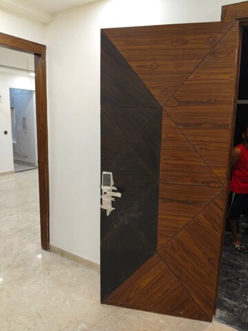 Room in 4 BHK Builder Floor at Green Fields Colony – for Sale