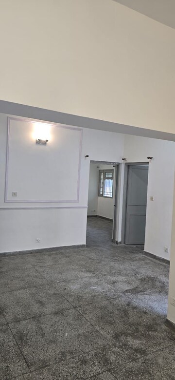 Room in 3 BHK Apartment at Vasant Kunj – for Rent