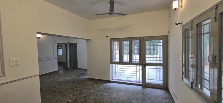 Room, vasant kunj 3 Bedroom 1500 Sq.Ft. Apartment In Vasant Kunj Delhi 9264851