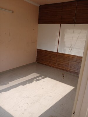 Room in 2 BHK Builder Floor at Sector 38 – for Rent