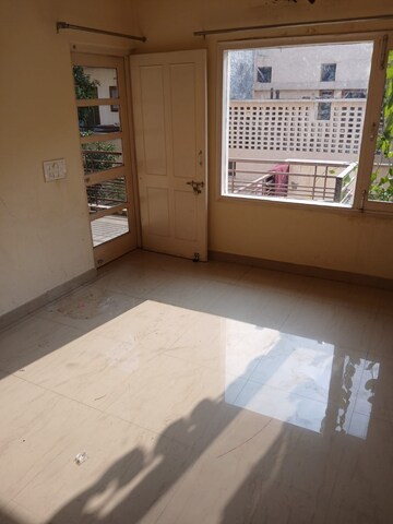 Room in 2 BHK Builder Floor at Sector 38 – for Rent