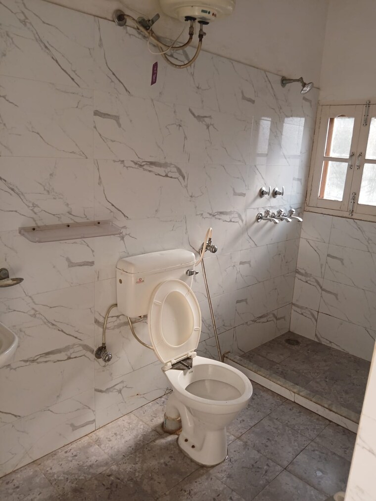 Bathroom, sector 38 2 Bedroom 3400 Sq.Ft. Builder Floor In Sector 38 Chandigarh 9264881