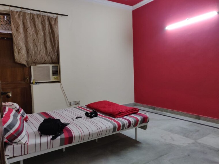Bedroom, delta ii greater noida 6+ Bedroom 200 Sq.Mt. Independent House In Delta Ii Greater Noida Greater Noida 9264882