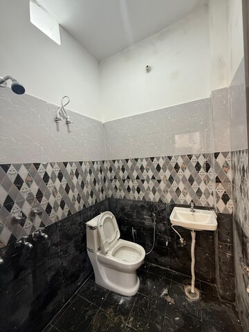 Attached Bathroom in 3 BHK Villa at Gomti Nagar – for Sale