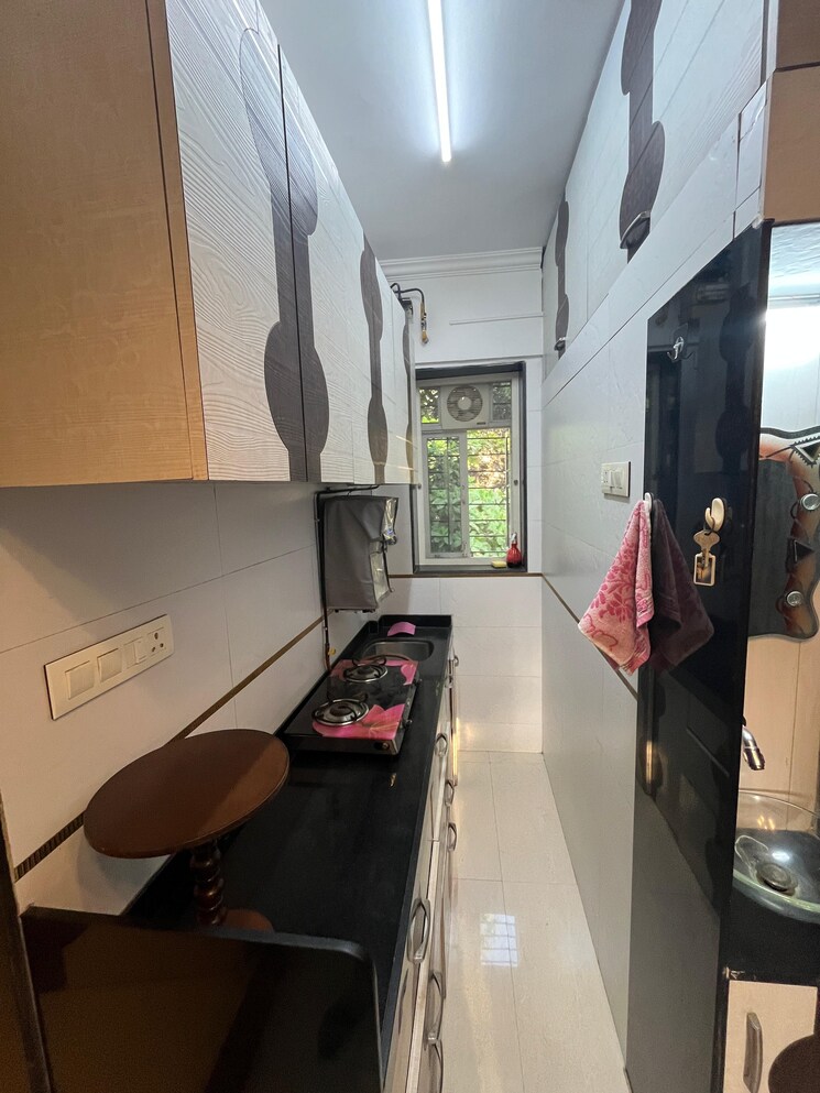 Kitchen, seven bunglow 1.5 Bedroom 500 Sq.Ft. Apartment In Seven Bunglow Mumbai 9264946