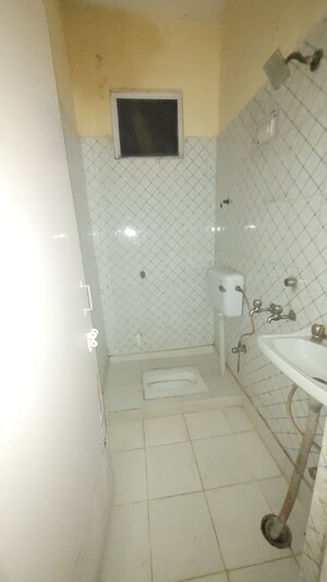 Bathroom in 1 BHK Builder Floor at Dilshad Colony – for Rent