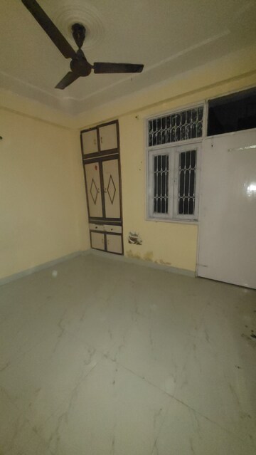 Furnished Amenities in 1 BHK Builder Floor at Dilshad Colony – for Rent