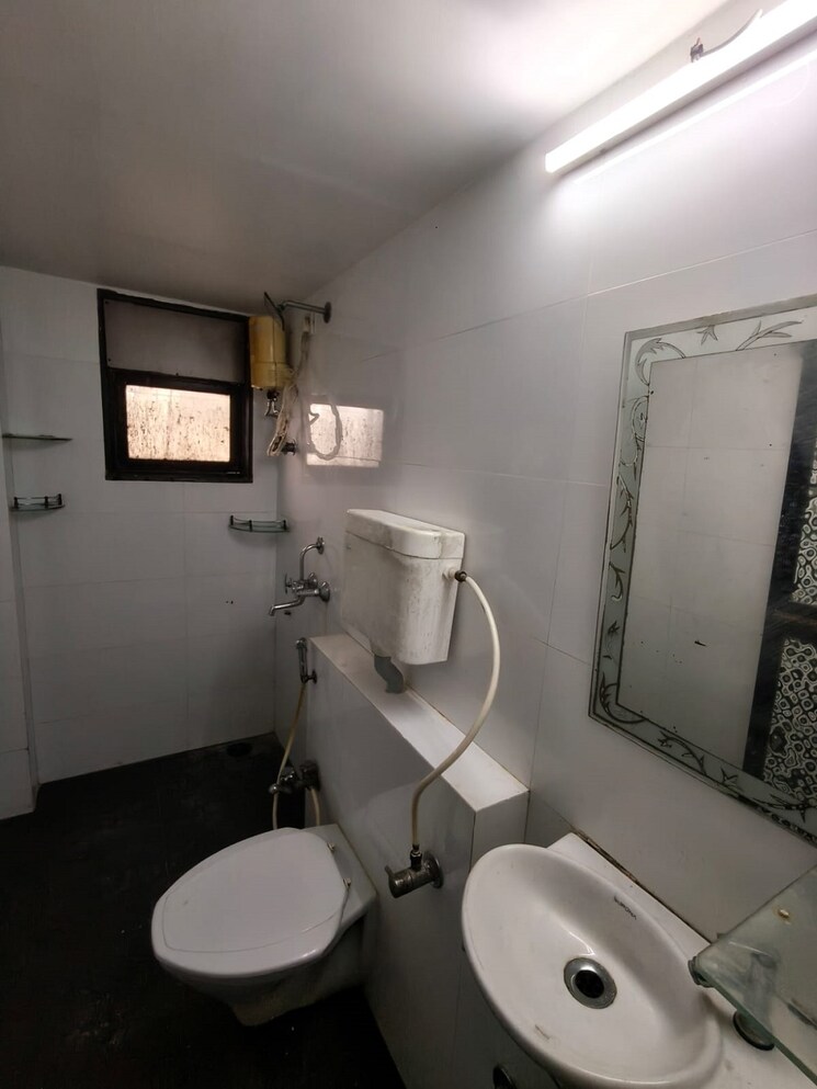 Bathroom, bandra west 2 Bedroom 750 Sq.Ft. Apartment In Bandra West Mumbai 9264979