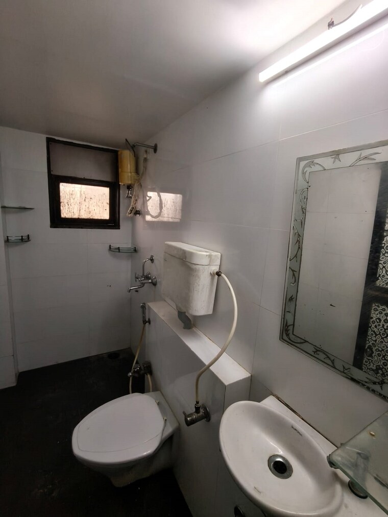 Bathroom, bandra west 2 Bedroom 750 Sq.Ft. Apartment In Bandra West Mumbai 9264979