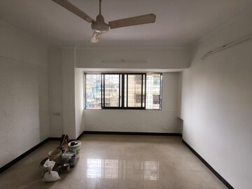 Room in 2 BHK Apartment at Bandra West – for Rent