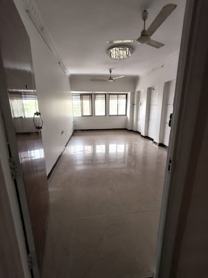 2 BHK Apartment at Bandra West – for Rent