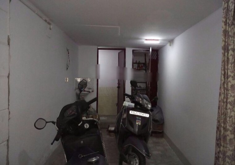  Parking, dilshad colony 4 Bedroom 2250 Sq.Ft. Builder Floor In Dilshad Colony Delhi 9265004