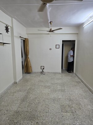 Room in 1.5 BHK Apartment at Kamla Airbus, Andheri East – for Rent