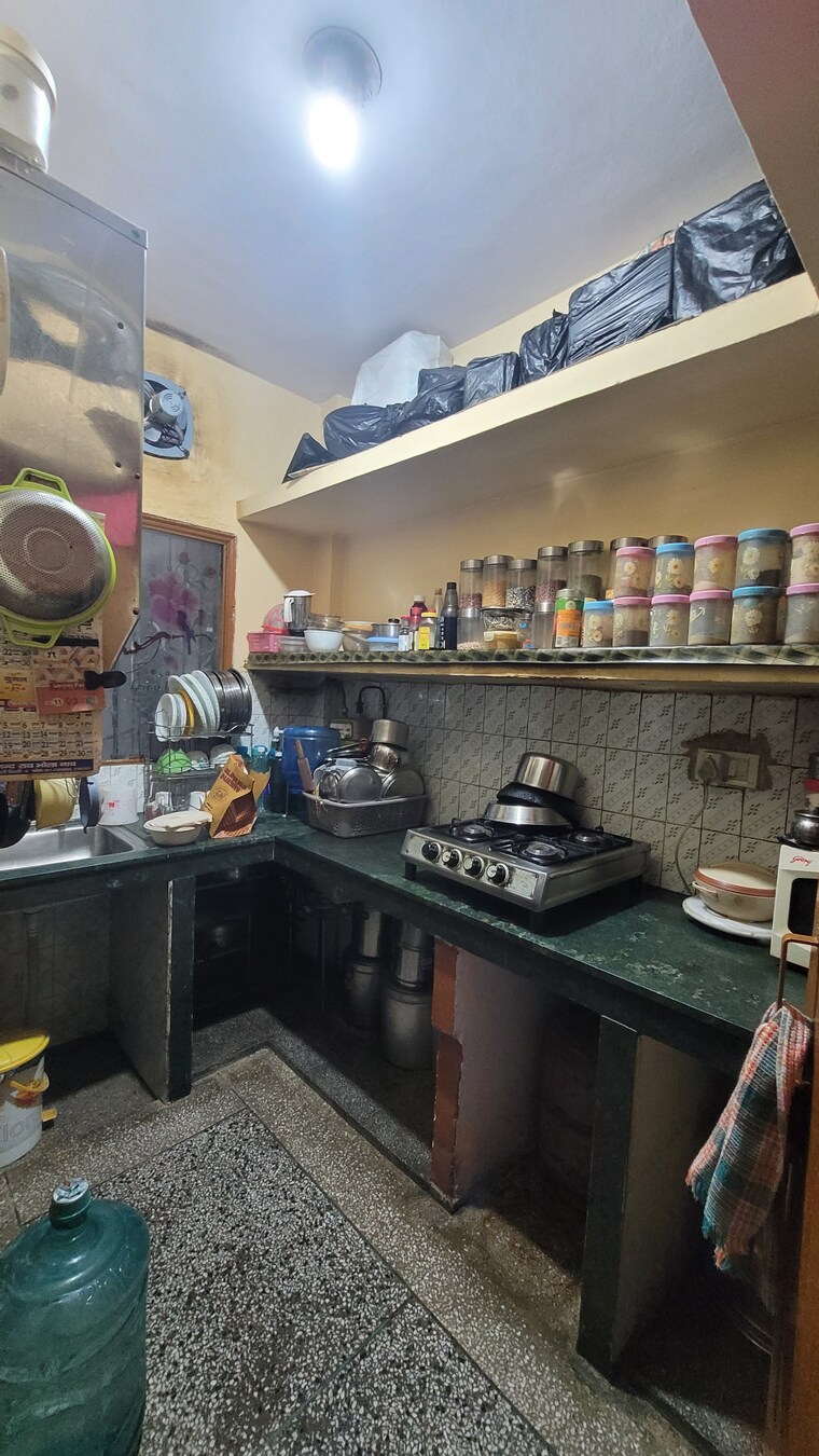 Kitchen, dilshad colony 2 Bedroom 900 Sq.Ft. Builder Floor In Dilshad Colony Delhi 9265016