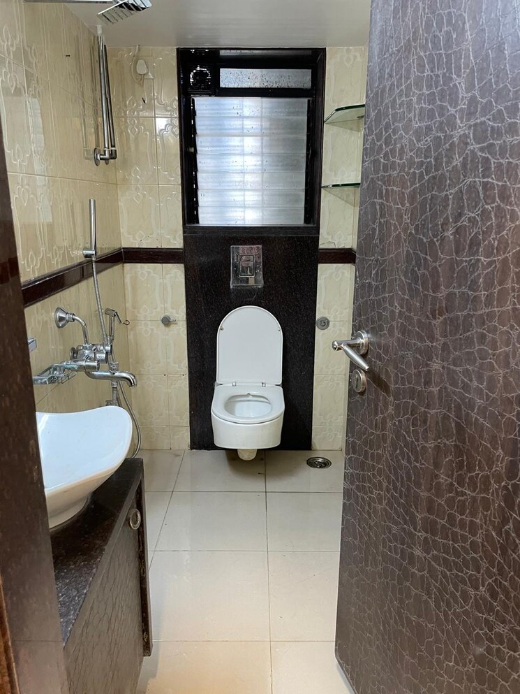 Attached Bathroom, santacruz west 3 Bedroom 1200 Sq.Ft. Apartment In Santacruz West Mumbai 9265014