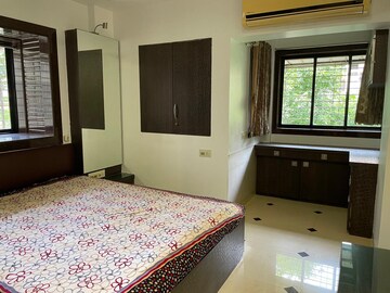 Bedroom in 3 BHK Apartment at Santacruz West – for Rent