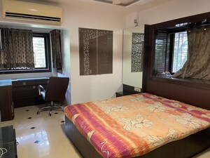 Bedroom in 3 BHK Apartment at Santacruz West – for Rent