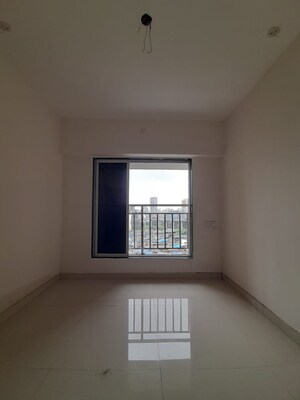 Room in 1 BHK Apartment at Malad East – for Rent