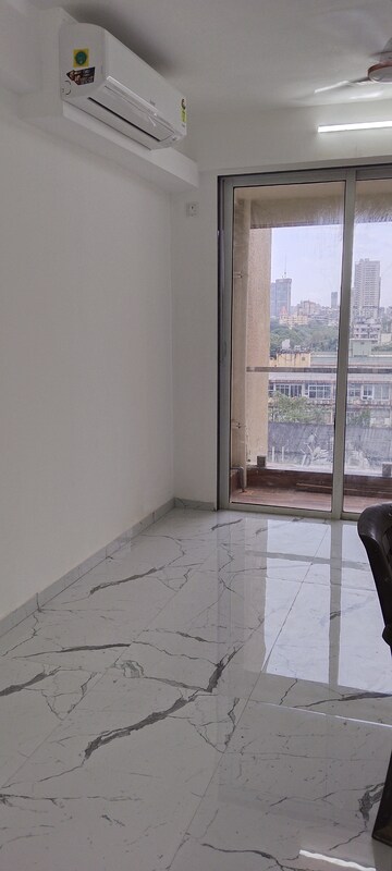 Room in 2 BHK Apartment at Lower Parel – for Rent