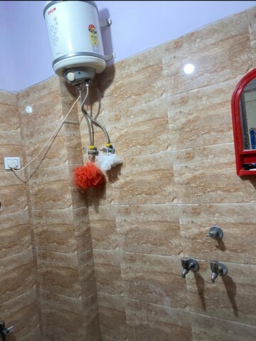 Master Bedroom in 1.5 BHK Builder Floor at Mayur Vihar – for Rent